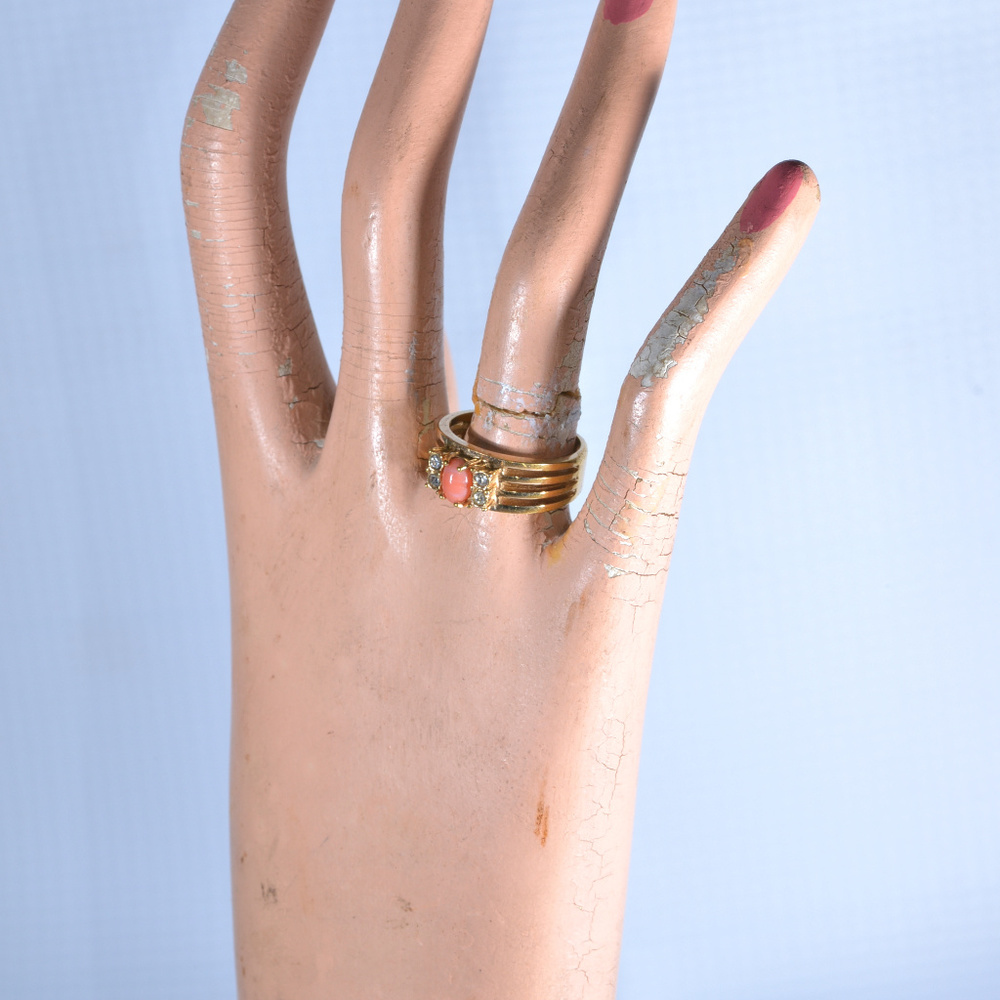 SOLD vintage Avon gold tone ring coral rhinestone sz 6 - Picture 5 of 5